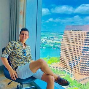 Meet your Posher, Ayhan